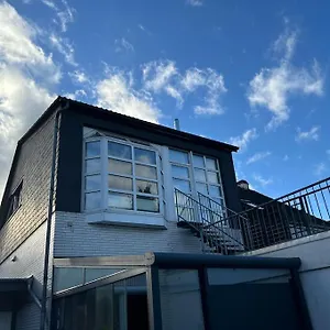 Mit Privatparkplatz, Terrasse Und Kamin Ferienhaus BRE